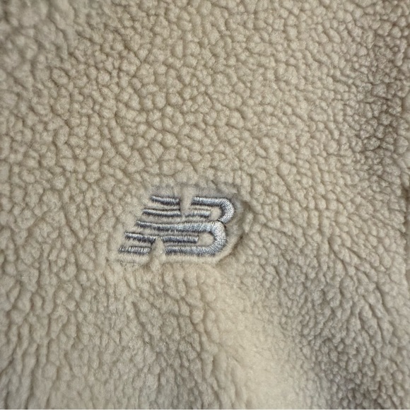 New Balance Women’s Beige Sherpa Fleece Zip-Up Jacket Size Small Teddy Bear - Picture 4 of 7